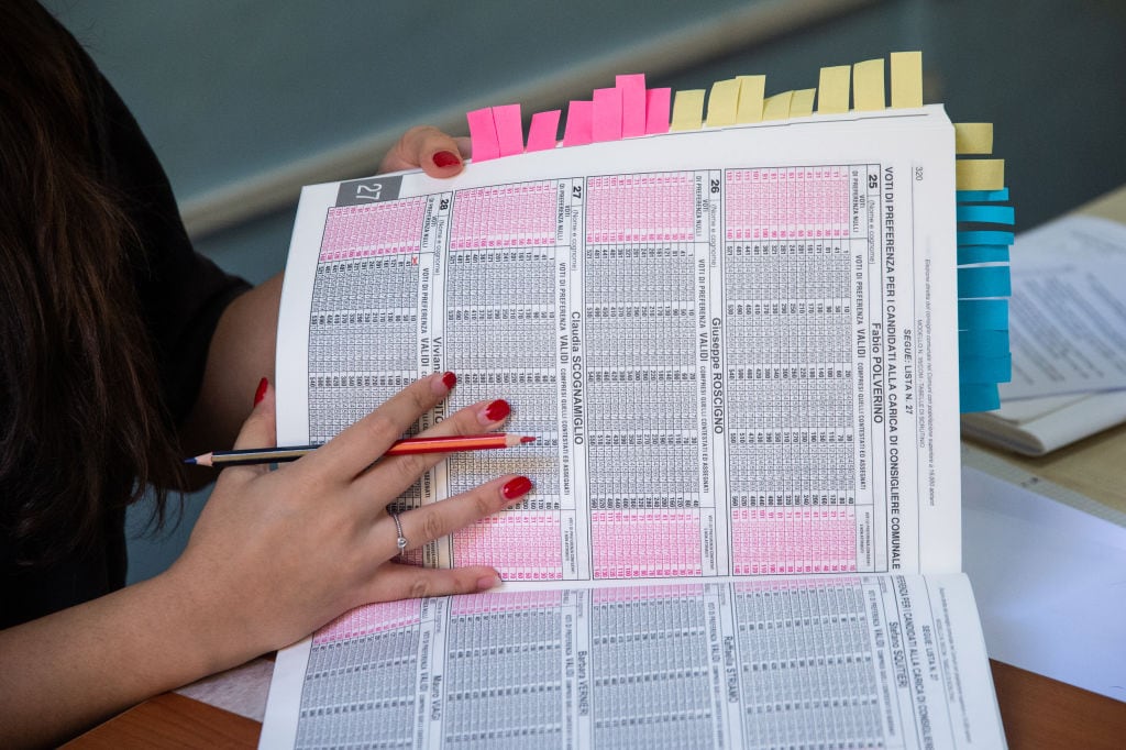 El registro de votantes en la primaria de las municipales en Salerno
