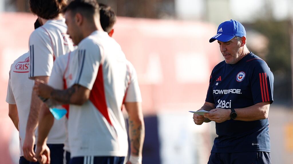 Las opciones que sondearía la ANFP para una eventual salida de Eduardo Berizzo de La Roja