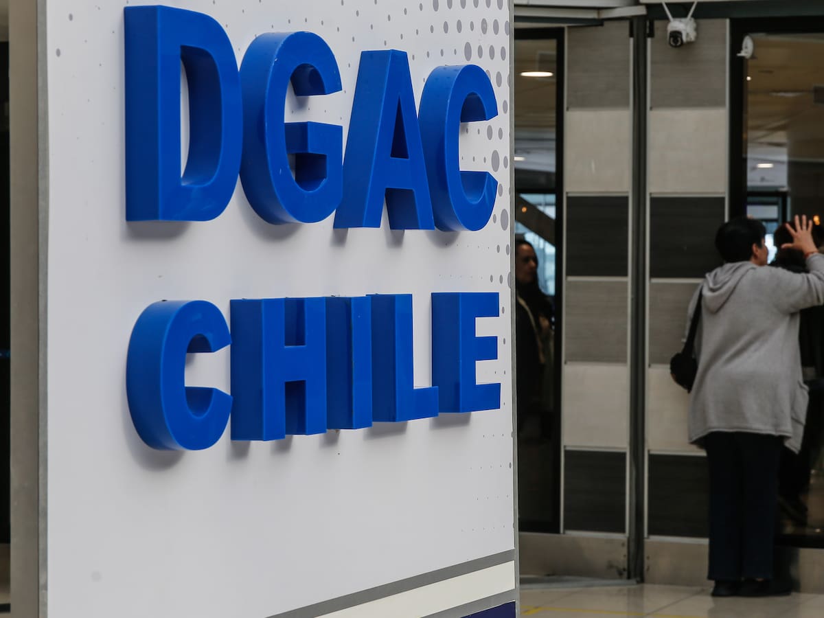 Trabajadores de la DGAC llaman a movilizaciones para este miércoles 13: vuelos podrían sufrir demoras