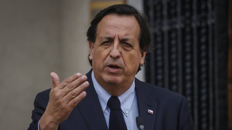 27 de agosto del 2020/SANTIAGOEl ministro del Interior, VÌctor PÈrez, realiza un punto de prensa en el entre patio del Palacio de La Moneda, para referirse al paro de los camioneros.
FOTO: SEBASTIAN BELTRAN GAETE/AGENCIAUNO