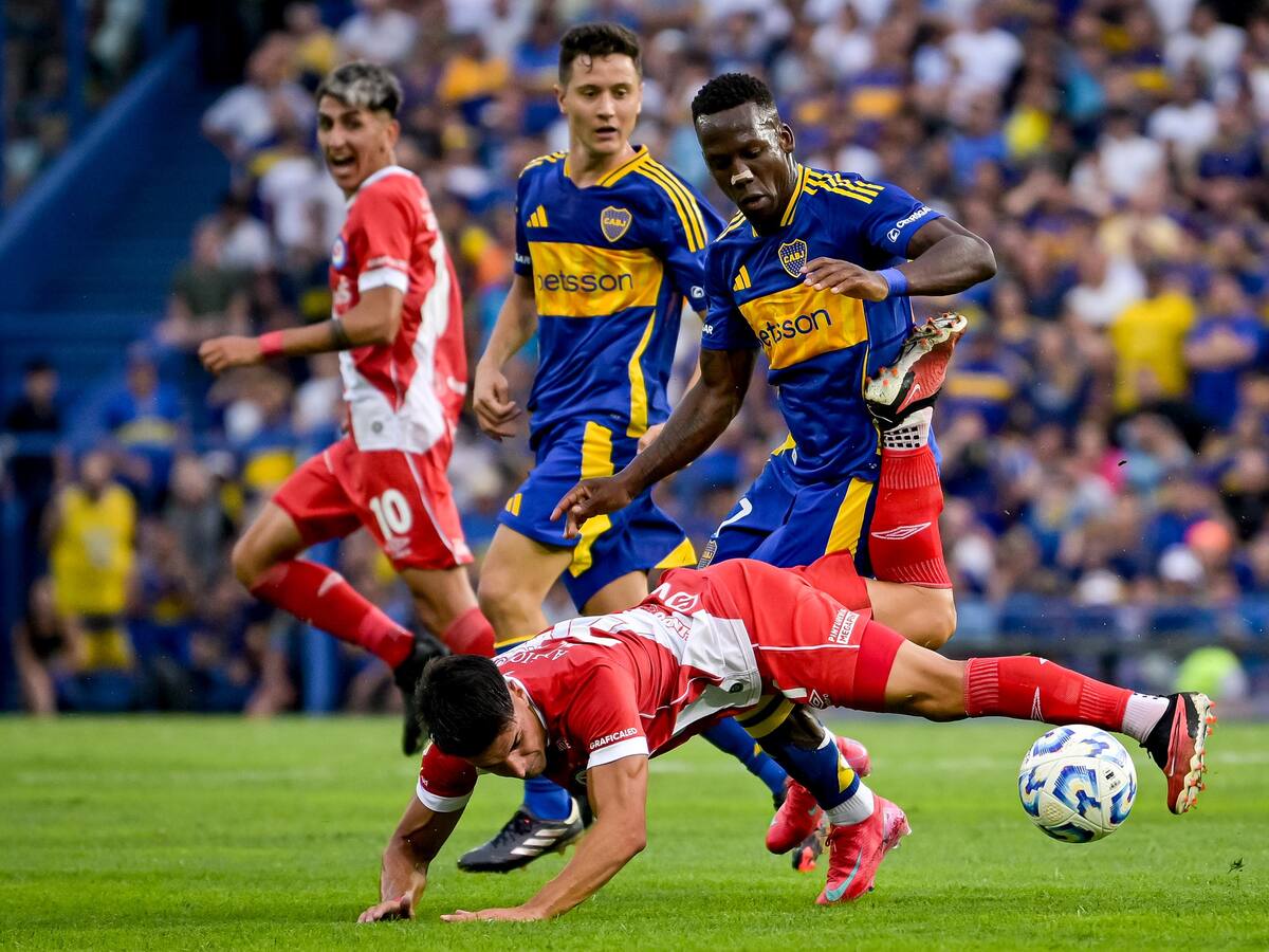 Jugador de Boca Juniors se habría bajado de la convocatoria para el partido contra Unión de Santa Fe solo por “cansancio”