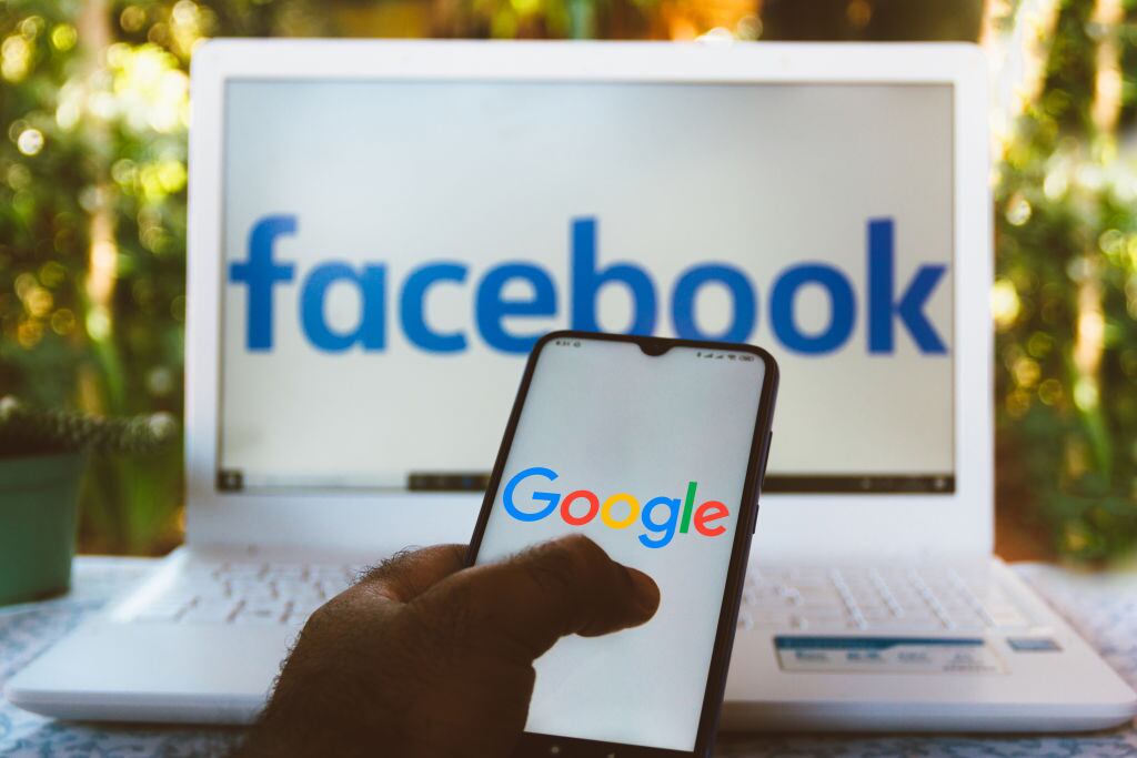 Imagen ilustrativa de Facebook y Google