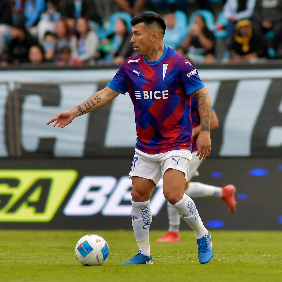 A lo “Mago Valdivia”: el reclamo de Gary Medel al juez Fernando Vejar