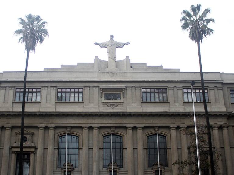 FEUC denuncia que autoridades de la universidad prohibieron propaganda sobre el Plebiscito