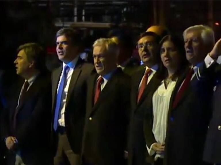 Entonan estrofa eliminada del himno nacional en acto donde asistió Sebastián Piñera