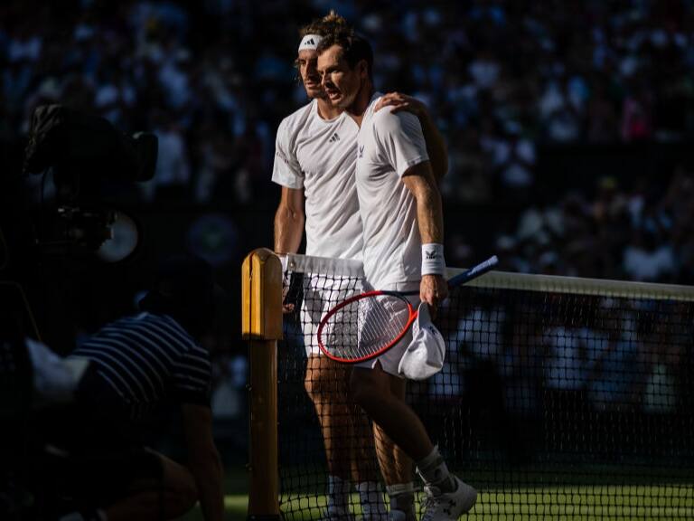 Stefanos Tsitsipas remonta la desventaja ante Andy Murray para eliminarlo de Wimbledon