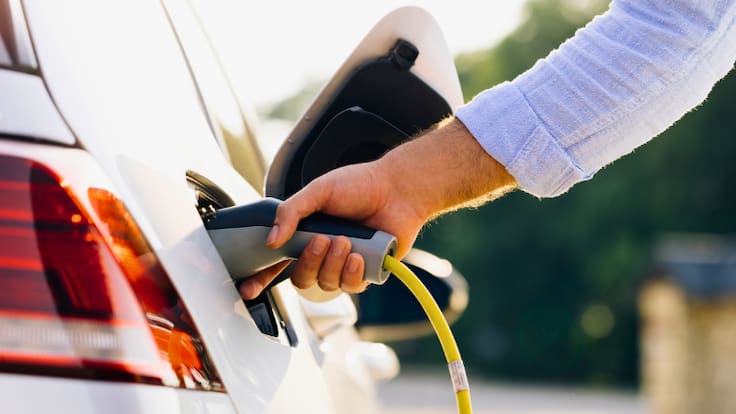 Frente al alza de la bencina en Chile: estos son los autos eléctricos más baratos que se venden en el país