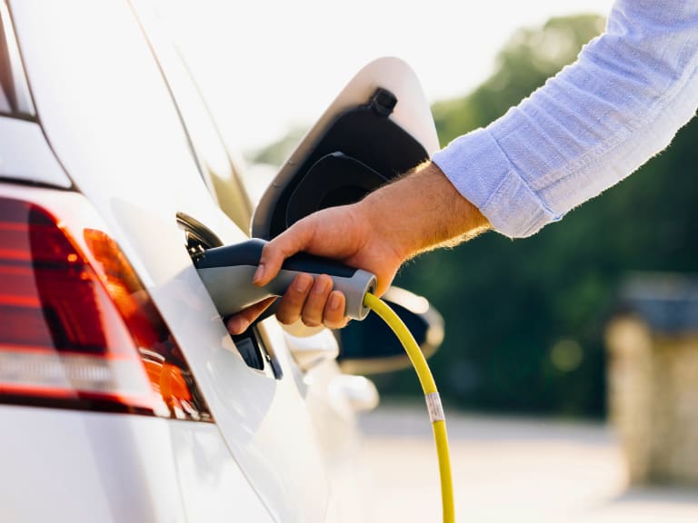 Frente al alza de la bencina en Chile: estos son los autos eléctricos más baratos que se venden en el país