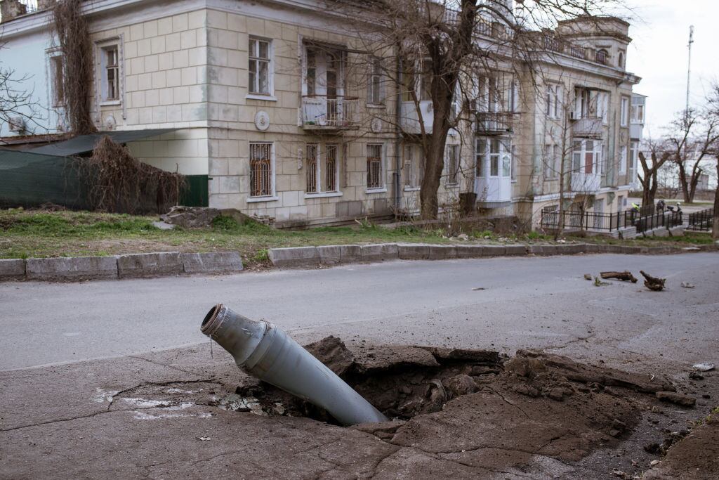 Un misil fallido ruso en una calle de Mykolaiv de la región de Jersón