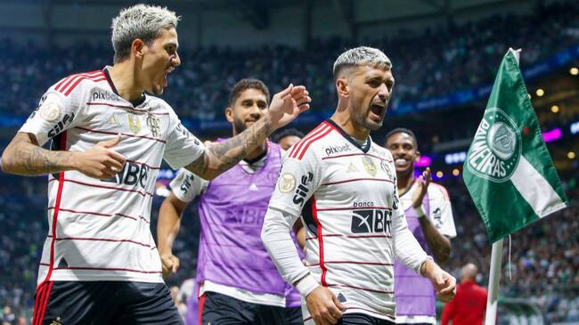 Sin chilenos y con gas pimienta en la cancha: Flamengo iguala con Palmeiras en el Brasileirao