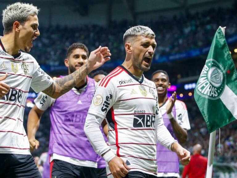Sin chilenos y con gas pimienta en la cancha: Flamengo iguala con Palmeiras en el Brasileirao