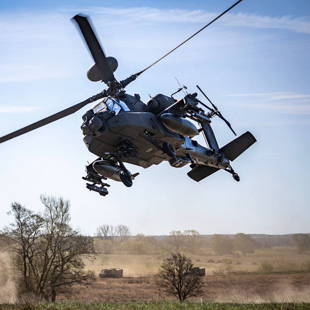 Helicóptero de EE. UU. se estrella cerca del estrecho de Ormuz: despliegue tecnológico permitió el rescate de los pilotos