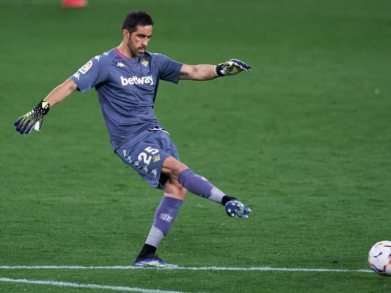 SEVILLE, SPAIN - APRIL 11: Claudio Bravo of Real Betis in action during the La Liga Santander match between Real Betis and Atletico de Madrid at Estadio Benito Villamarin on April 11, 2021 in Seville, Spain. Sporting stadiums around Spain remain under strict restrictions due to the Coronavirus Pandemic as Government social distancing laws prohibit fans inside venues resulting in games being played behind closed doors. (Photo by Mateo Villalba/Quality Sport Images/Getty Images)