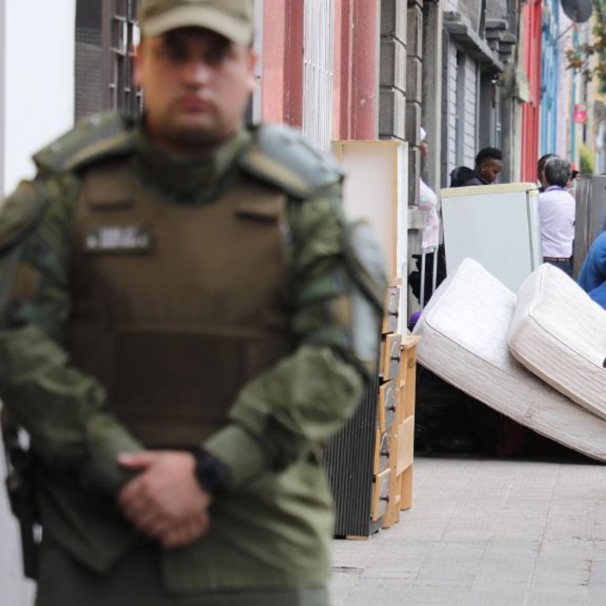 Desalojo en casa tomada en Barrio Yungay termina con cinco detenidos: municipalidad tiene identificadas otras 80 viviendas en situación similar