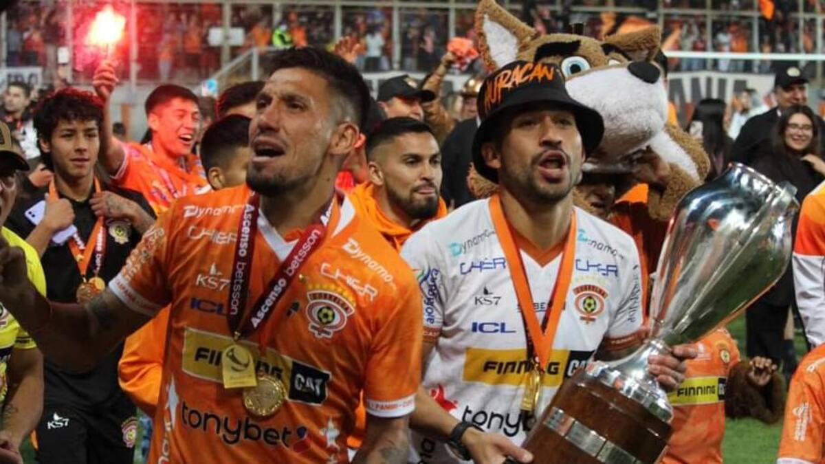 «El norte está de fiesta»: Cobreloa celebró el ascenso y campeonato de la Primera B