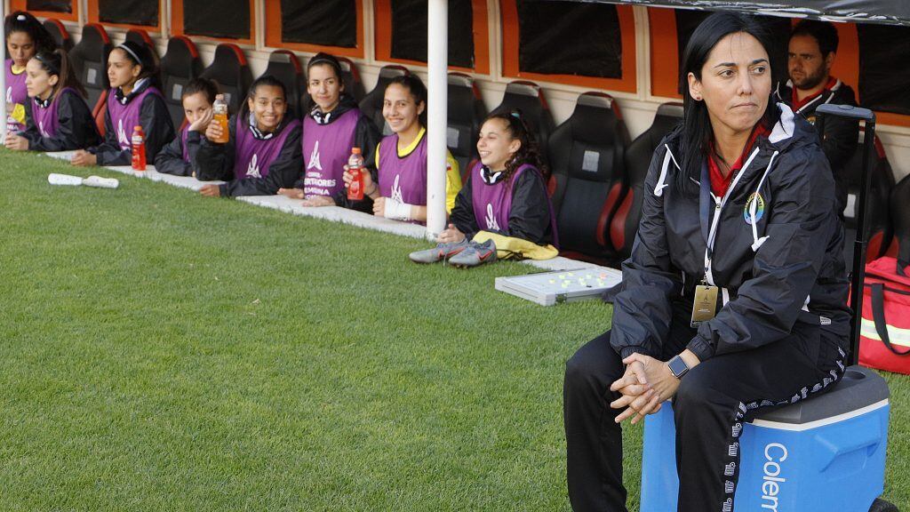 14 DE OCTUBRE DE 2019/QUITO, ECUADORPaula Navarro (d), durante el partido valido por la Copa Libertadores Femenina 2019, entre Santiago Morning y UAI Urquiza, disputado en el estadio Casa Blanca.
FOTO: DANIEL MOLINEROS/API/AGENCIAUNO
