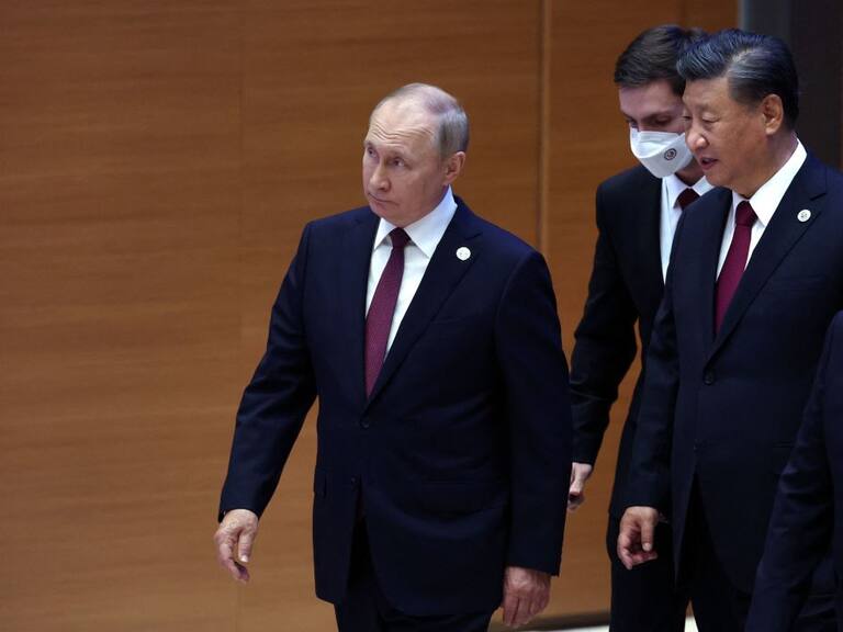 Los presidentes Xi Jinping y Vladimir Putin en evento del SCO en Uzbekistán