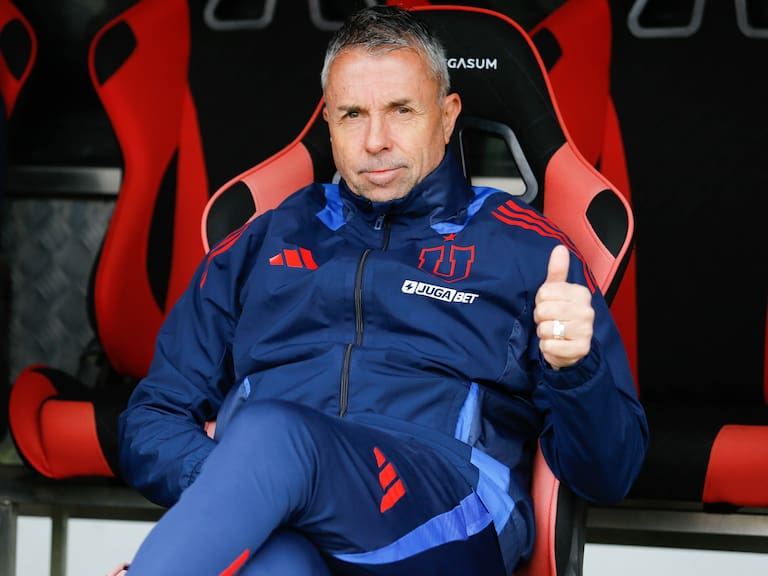 “Jamás voy a responsabilizar a un jugador”: Gustavo Álvarez defiende a Montes por el error en el empate de Ñublense