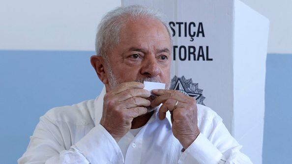 SAO BERNARDO DO CAMPO, BRAZIL - OCTOBER 30: Candidate Luiz Inácio Lula Da Silva of Workers’ Party (PT) casts his vote at Escola Estadual Firmino Correia De Araújo on October 30, 2022 in Sao Bernardo do Campo, Brazil. Brazilians vote for president again after neither Lula or Bolsonaro reached enough support to win in the first round. (Photo by Alexandre Schneider/Getty Images)