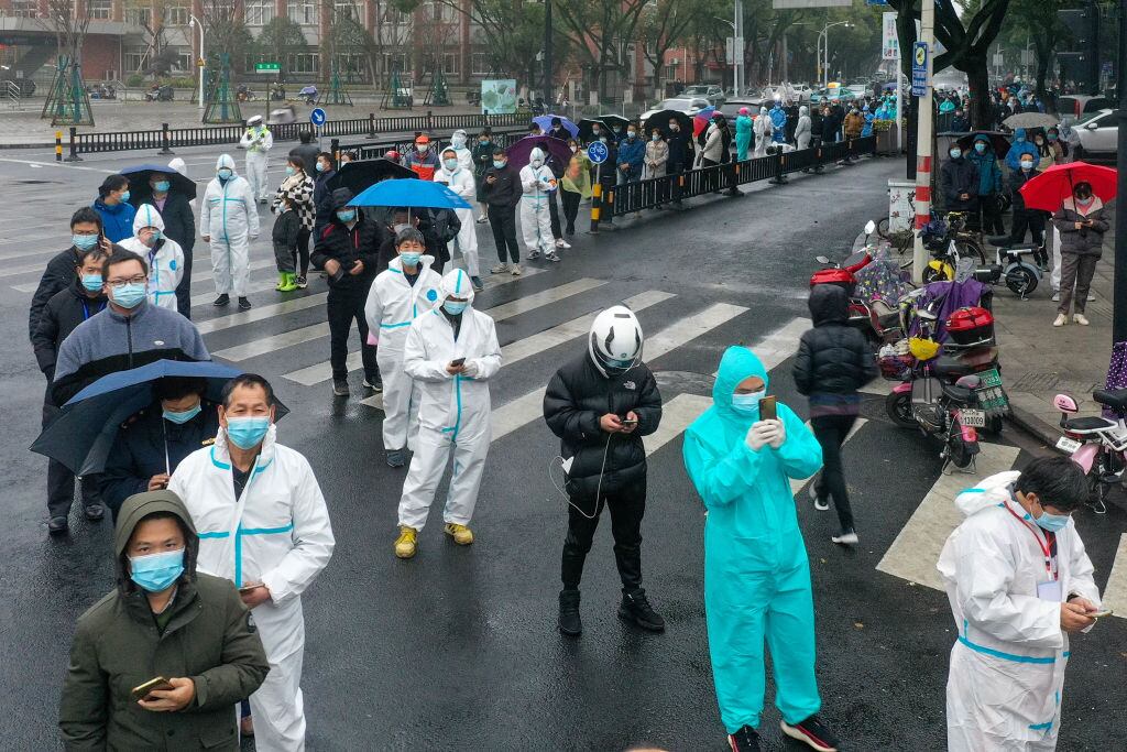 Miles de personas se realizan test del covid-19 en la ciudad de Ningbo