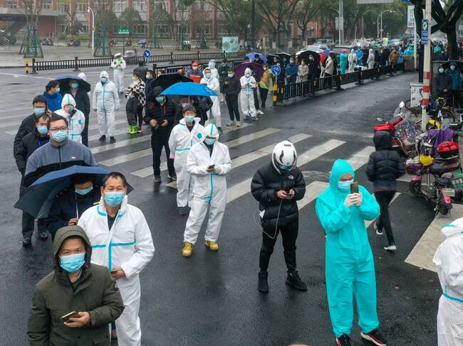 Miles de personas se realizan test del covid-19 en la ciudad de Ningbo