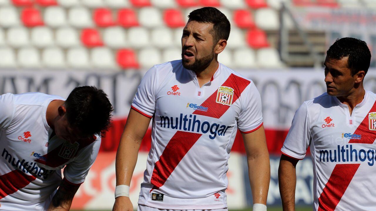 28 DE ENERO DE 2020/CURICO
Jose Rojas (c), durante el partido valido por la fecha 1 del Campeonato Nacional AFP ?PlanVital 2020, entre Curico Unido y La Serena, disputado en el Estadio La Granja.
FOTO: GABRIEL SILVA/AGENCIAUNO