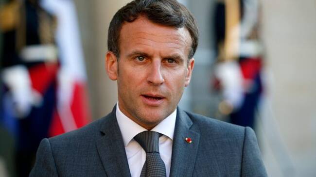 Emmanuel Macron fue abofeteado en público