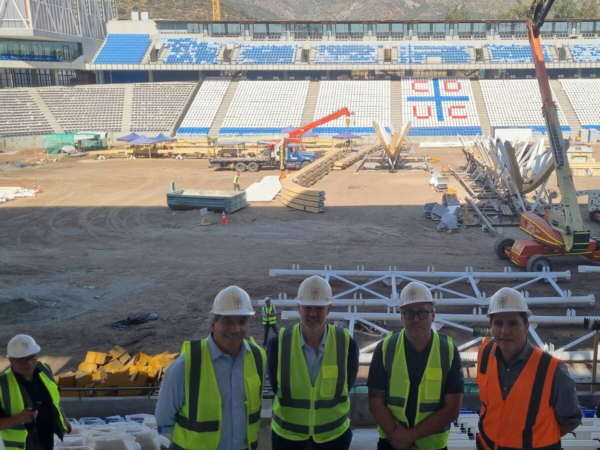 “Estamos trabajando en esa línea”: Juan Tagle apunta a que Tiago Nunes sea el DT de la UC para cuando reinauguren su estadio