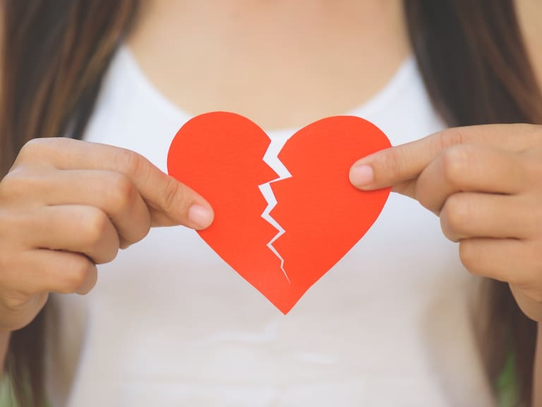 Estas son las 4 claves efectivas para superar a una persona tras un quiebre amoroso, según experta