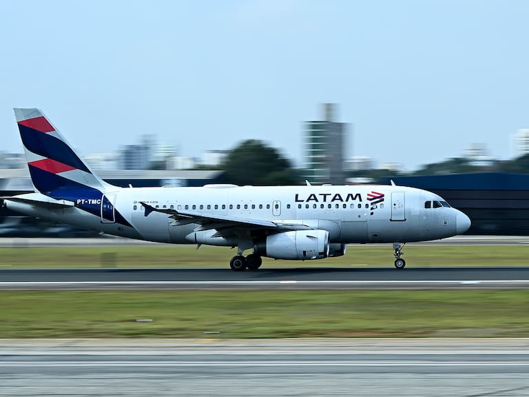 Venezuela cancela vuelos a Lima tras quiebre diplomático con Perú