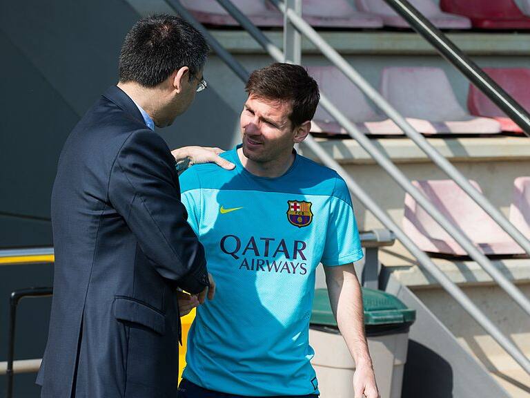 BARCELONA, SPAIN - APRIL 14: President of FC Barcelona Josep Maria Bartomeu (L) greets Lionel Messi during the training session at Ciutat Esportiva on April 14, 2014 in Barcelona, Spain. (Photo by Miguel Ruiz/FC Barcelona via Getty Images)