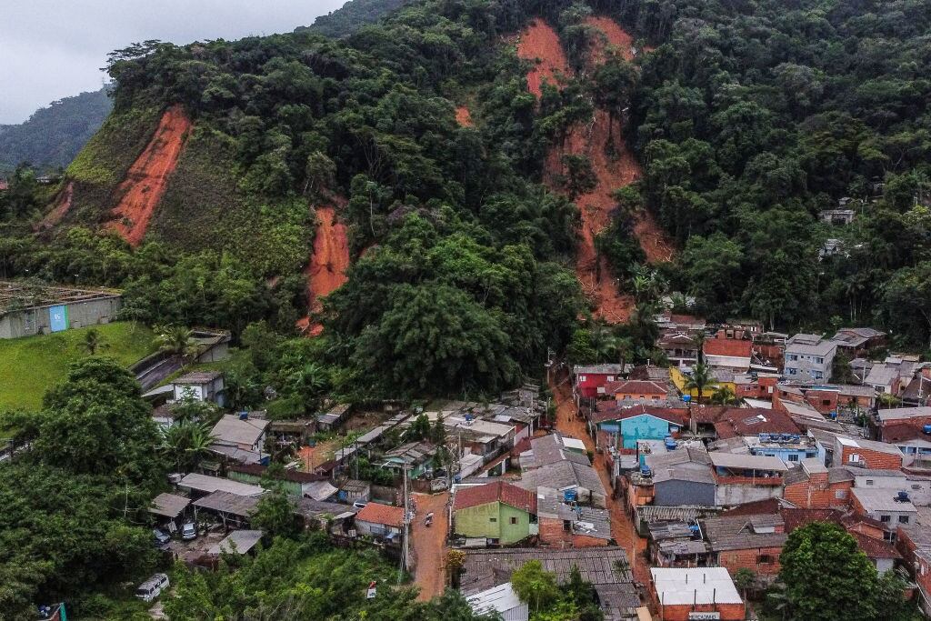 Lluvias causan graves deslizamientos en estado de Sao Paulo