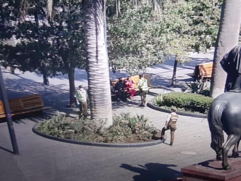 Realizan operativo policial por mujer con Covid-19 circulando en Plaza de Armas