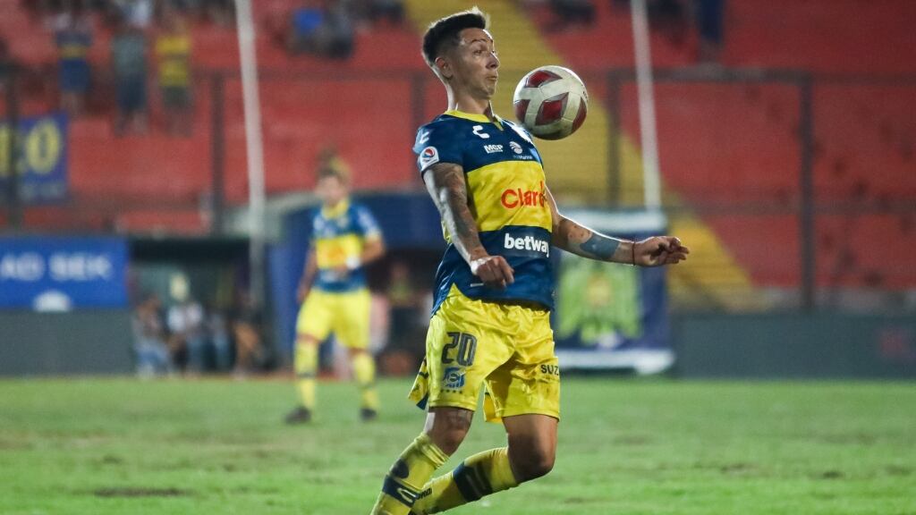 Rodrigo Echeverría llega a acuerdo y será nuevo jugador de Huracán