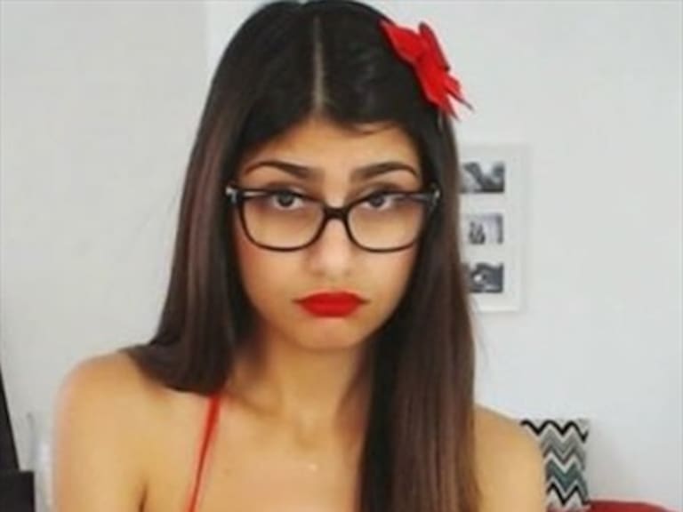 Así luce Mia Khalifa con y sin maquillaje