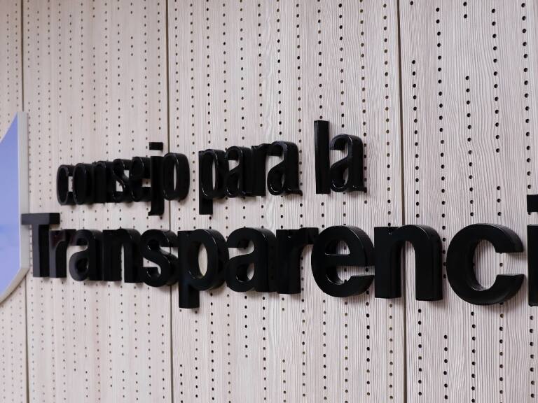 CLPT ordena entregar información sobre comunicaciones que permitieron descartar citación del FBI a Lucía Dammert