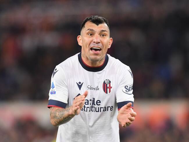 ROME, ITALY - MAY 01: Gary Medel of Bologna FC gestures during the Serie A match between AS Roma and Bologna FC at Stadio Olimpico on May 01, 2022 in Rome, Italy. (Photo by 2022 Silvia Lore/Getty Images)