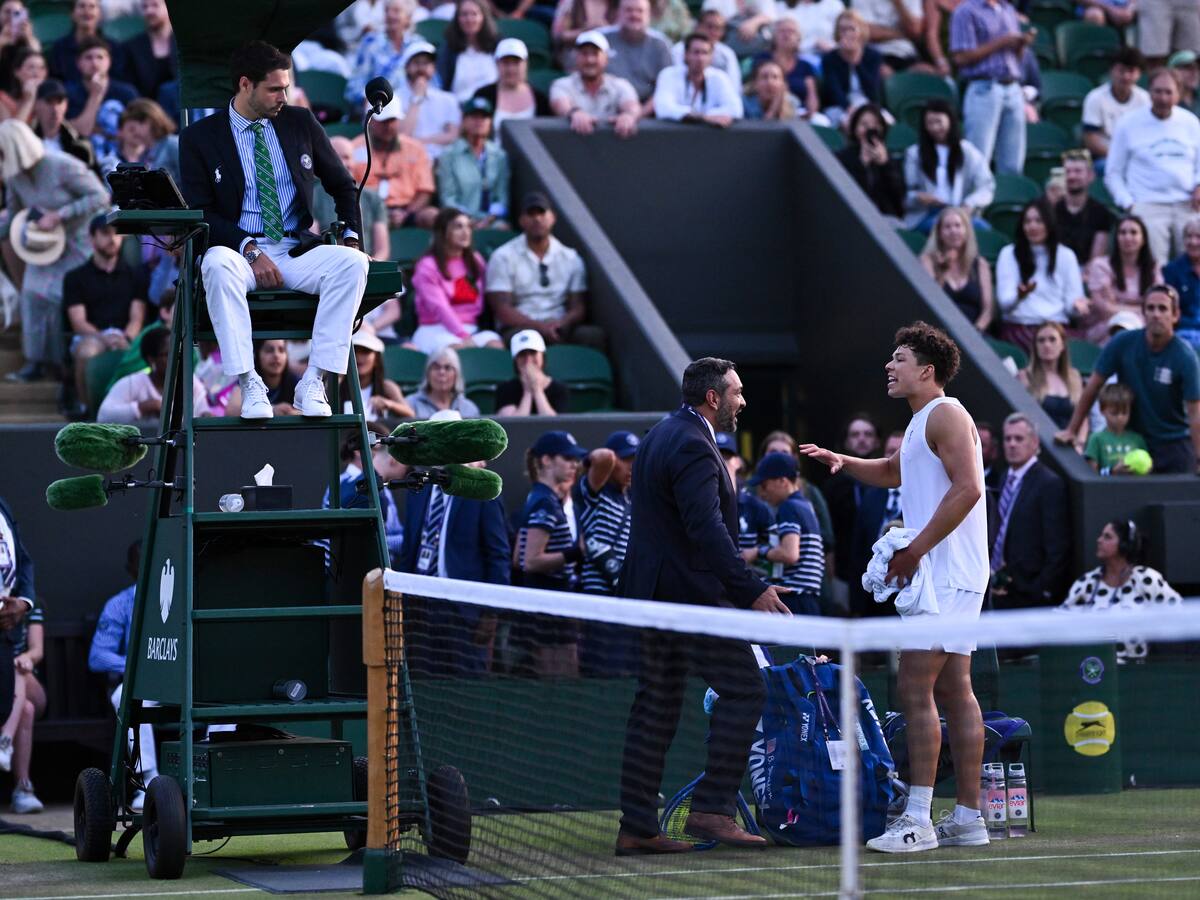 Sacaba para ganar y le suspendieron el partido por este insólito motivo: polémica en Wimbledon