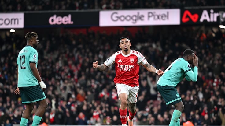 ¿La suerte del campeón? Arsenal derrota al colista de la Premier League con dos autogoles para afianzar su liderato