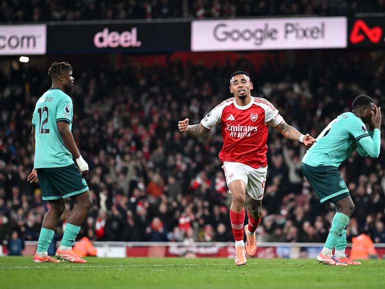 ¿La suerte del campeón? Arsenal derrota al colista de la Premier League con dos autogoles para afianzar su liderato
