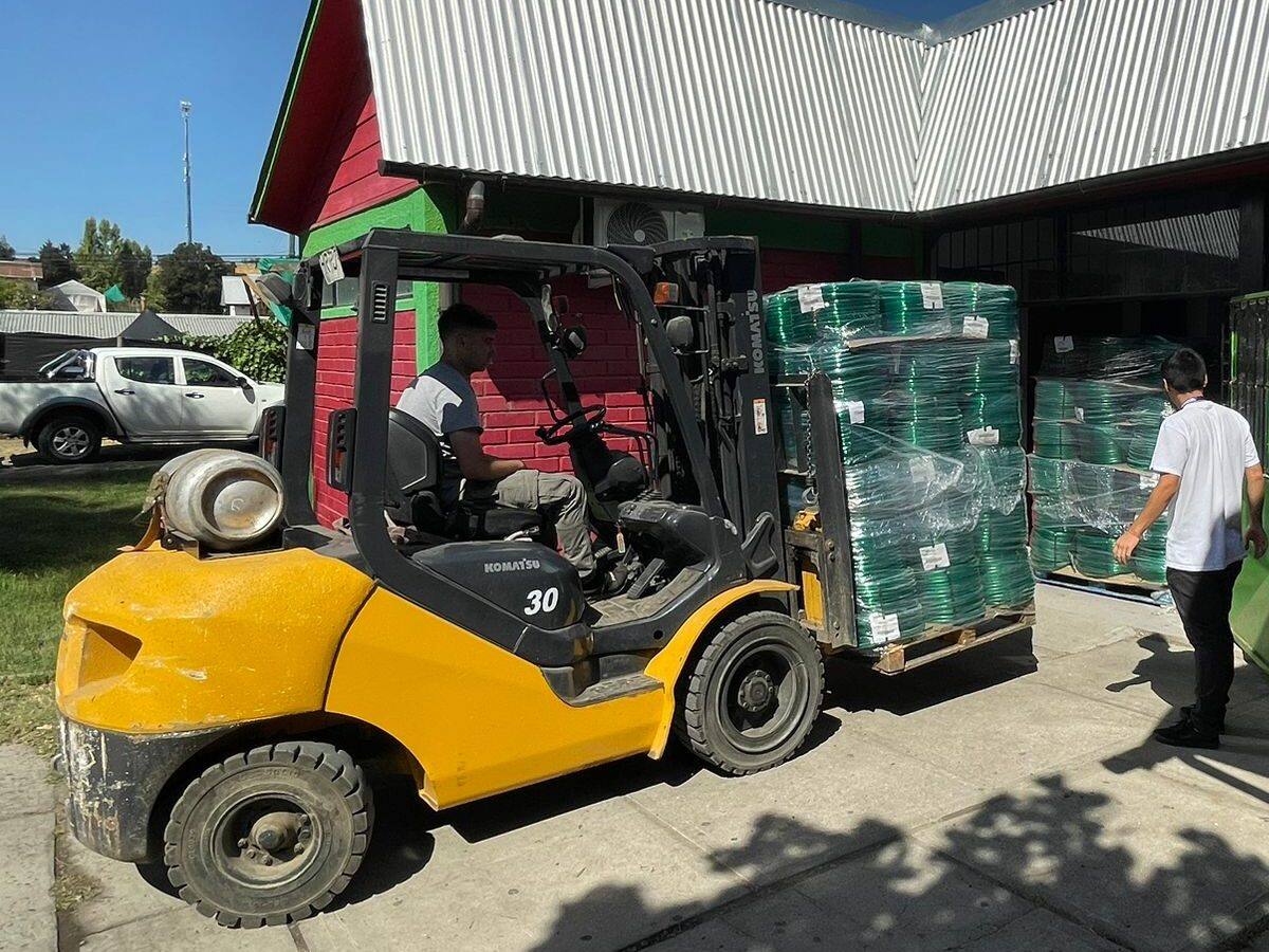 Donan 43 mil metros de mangueras para apoyar extinción de incendios forestales en el sur