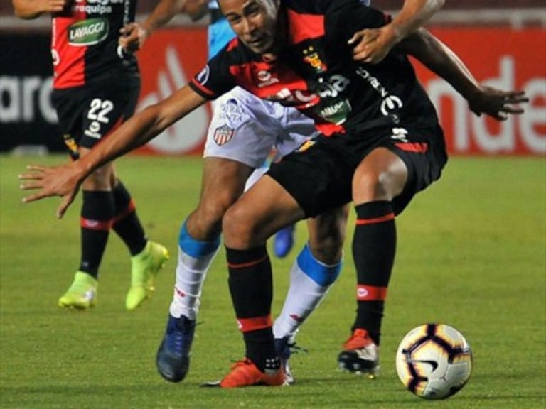 Junior de Matías Fernández quedó al borde de la eliminación de Copa Libertadores