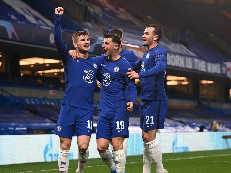 LONDON, ENGLAND - MAY 05: Timo Werner of Chelsea celebrates with teammates Mason Mount, Kai Havertz and Ben Chilwell after scoring their team's first goal during the UEFA Champions League Semi Final Second Leg match between Chelsea and Real Madrid at Stamford Bridge on May 05, 2021 in London, England. Sporting stadiums around Europe remain under strict restrictions due to the Coronavirus Pandemic as Government social distancing laws prohibit fans inside venues resulting in games being played behind closed doors. (Photo by Darren Walsh/Chelsea FC via Getty Images)