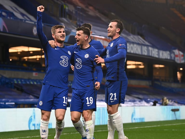 LONDON, ENGLAND - MAY 05: Timo Werner of Chelsea celebrates with teammates Mason Mount, Kai Havertz and Ben Chilwell after scoring their team&#039;s first goal  during the UEFA Champions League Semi Final Second Leg match between Chelsea and Real Madrid at Stamford Bridge on May 05, 2021 in London, England. Sporting stadiums around Europe remain under strict restrictions due to the Coronavirus Pandemic as Government social distancing laws prohibit fans inside venues resulting in games being played behind closed doors. (Photo by Darren Walsh/Chelsea FC via Getty Images)