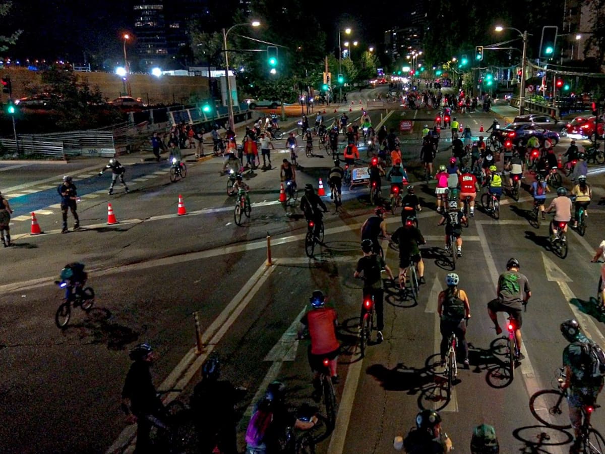 Ciclistas, atletas y peatones podrán recorrer calles de Santiago de noche: ¿cuándo, donde y en qué horario funcionará la CicloRecreoVia nocturna?
