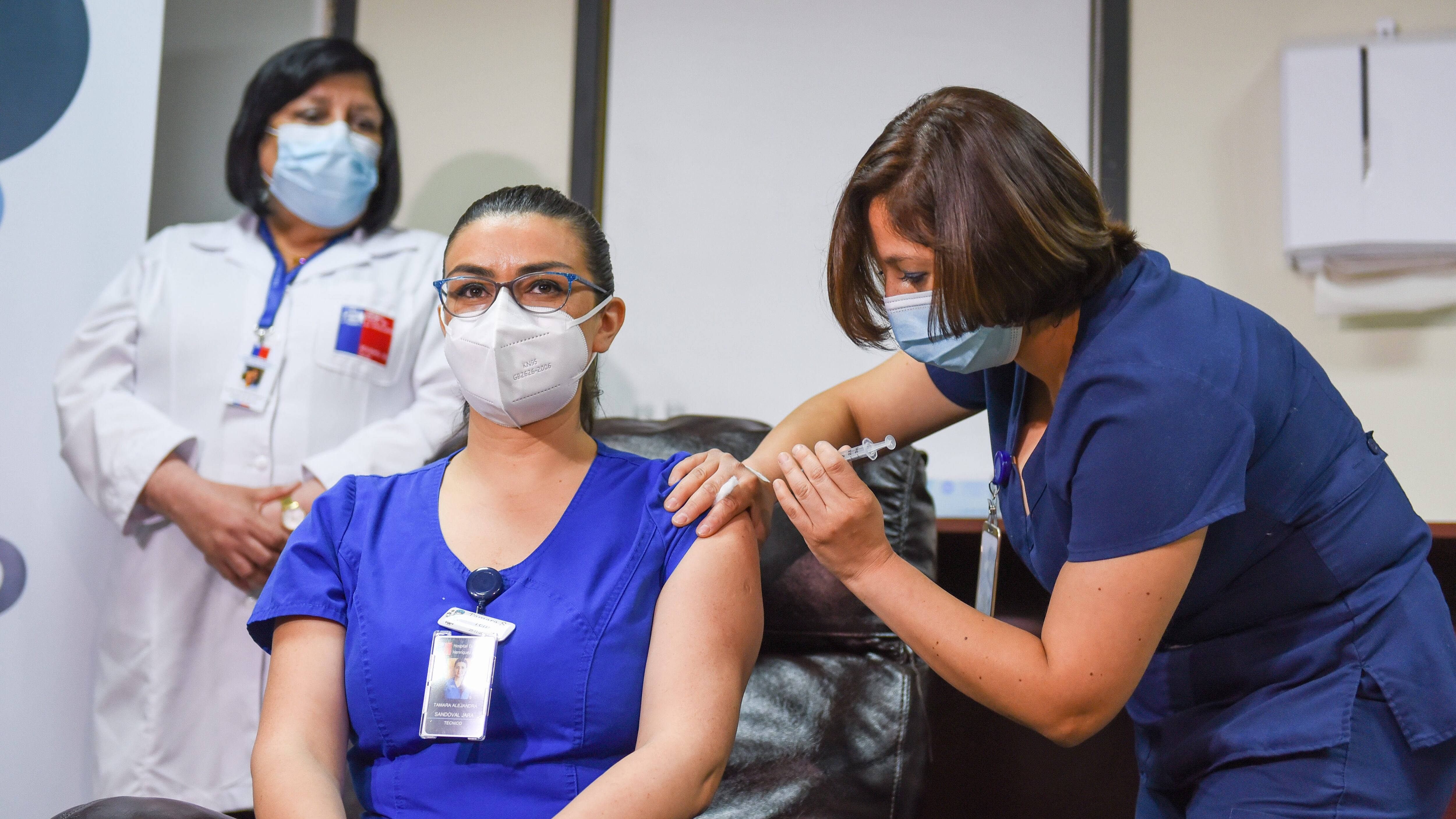 20 personas han tenido efectos secundarios de la vacuna pfizer en Chile