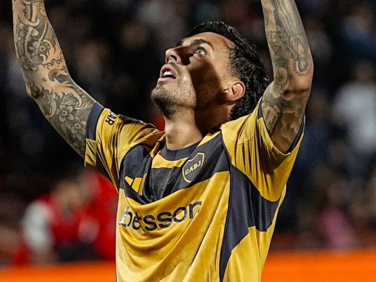 Leandro Paredes silencia al Claro Arena con este golazo: ¡tremenda definición!