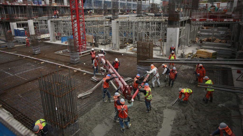 17 de marzo del 2021/SantiagoEl ministro de Salud, Enrique Paris, junto al subsecretario de Redes Asistenciales, Alberto Dougnac, realiza visita a las obras del Nuevo Hospital del Salvador e Instituto Nacional de Geriatría, proyecto hospitalario que registra un 22% de avance en su construcción.
FOTO: KARIN POZO/AGENCIAUNO