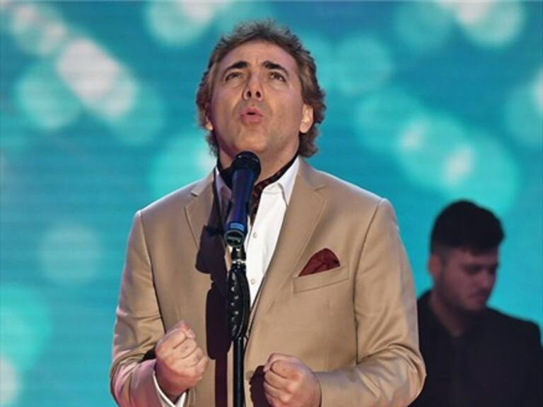 Cristian Castro explicó por qué aún toma mamadera
