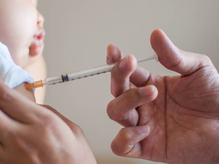 Ministerio de Salud confirma vacuna contra la viruela del mono y quiénes la recibirán primero